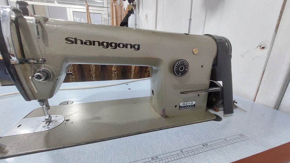 Продам швейную машинку.