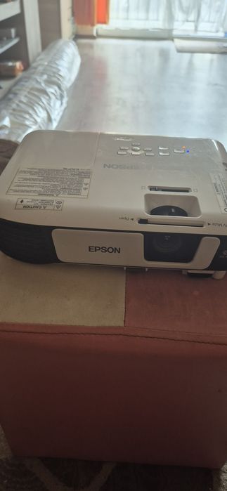 Vand 2 bucati de video proiectoare epson