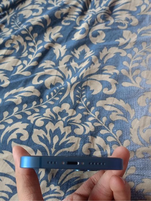 Продаю Iphone 13