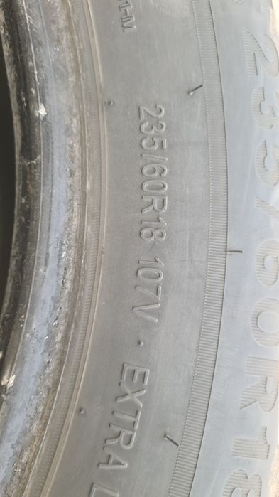 Продам шины б/у 235/60r18