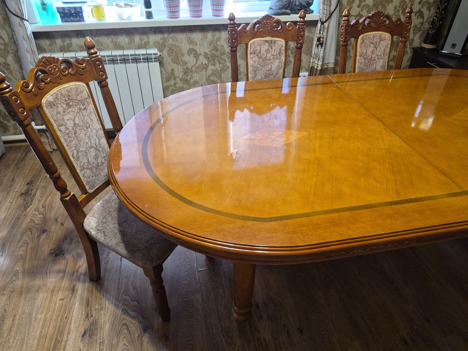 Продам стол для гостиной