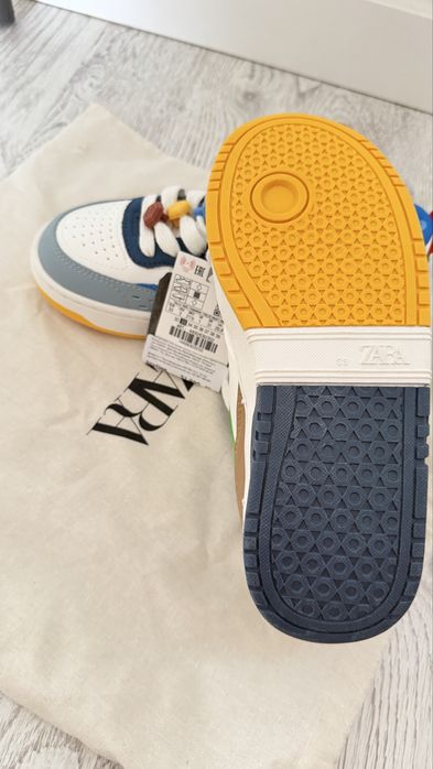Новые кроссовки Zara