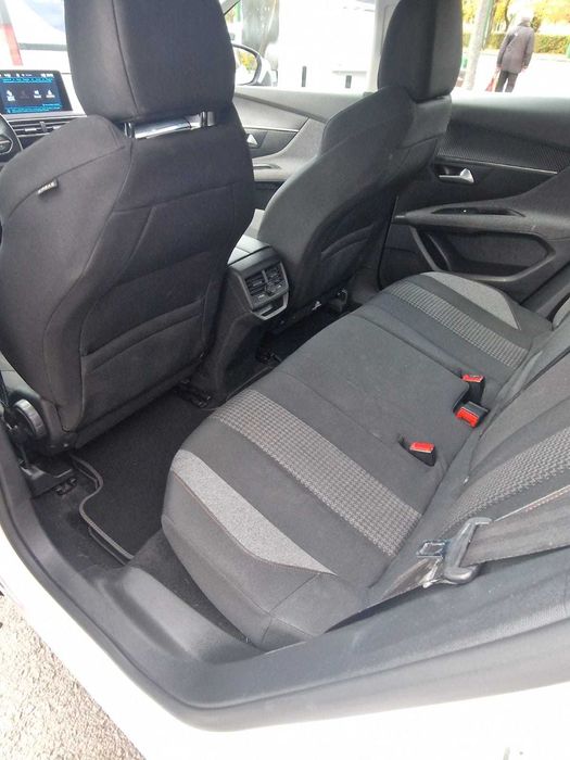 Peugeot 3008.  Benzina 1.2 130ps  2019 M