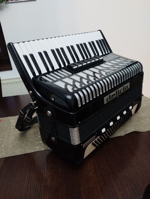 Acordeon  Delicia Choral 23,120 Bași, 7 Registre + 5Registre