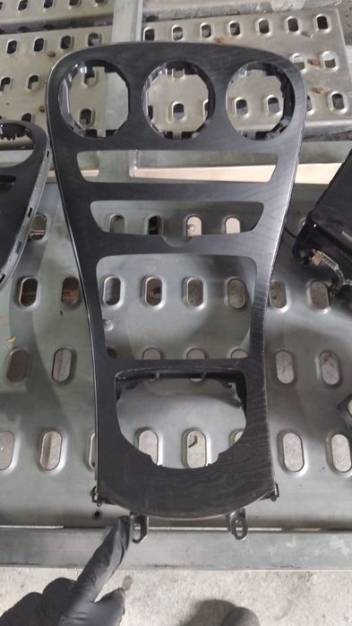 Ornament consola centrala  w205