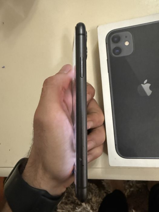 iPhone 11  64 ГБ