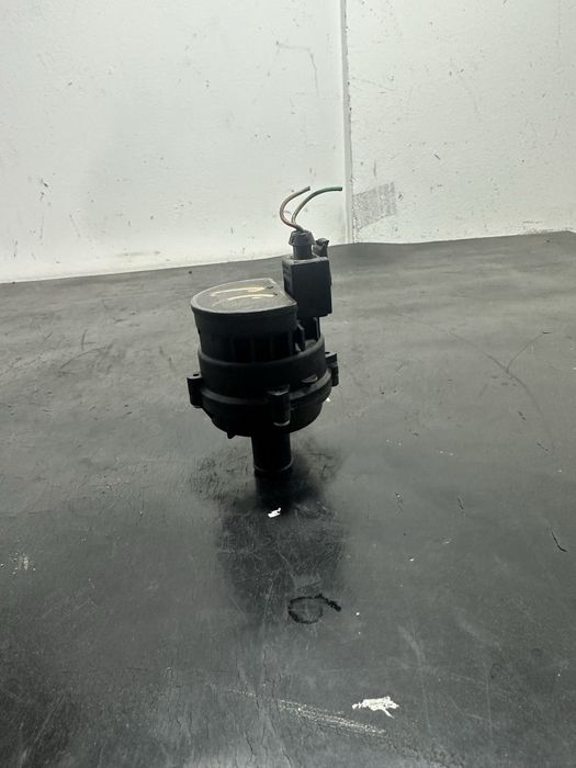 Pompa recirculare apa Mercedes e-class W211 A2118350364 ML W164