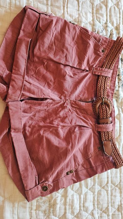 Дамски къси панталони с колан