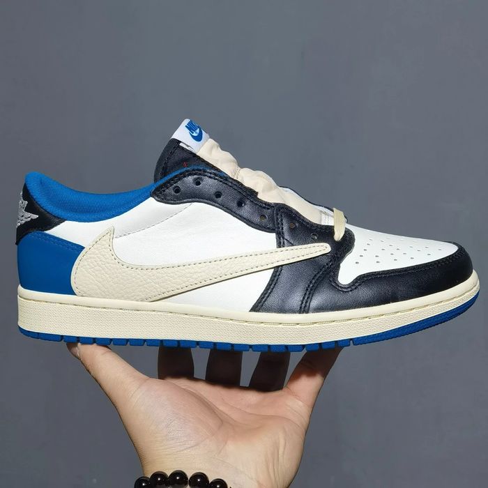 Air jordan 1 low travis scott
