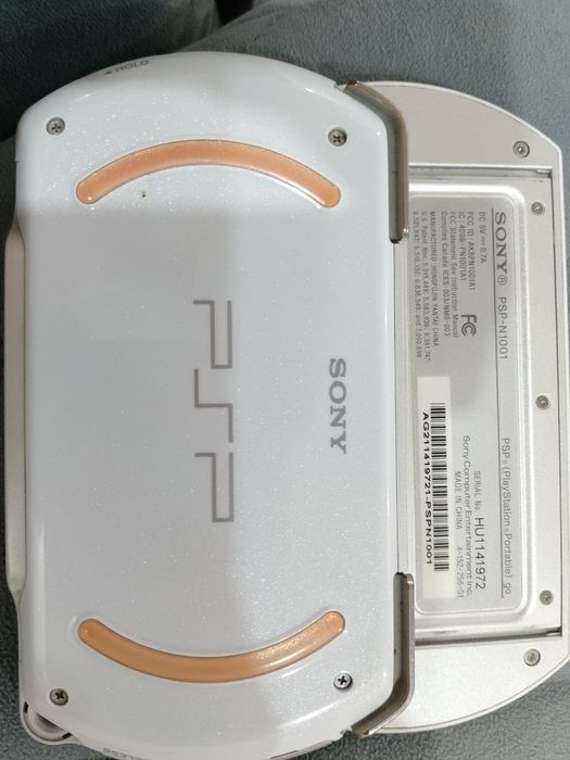 Белый жемчуг PSP GO