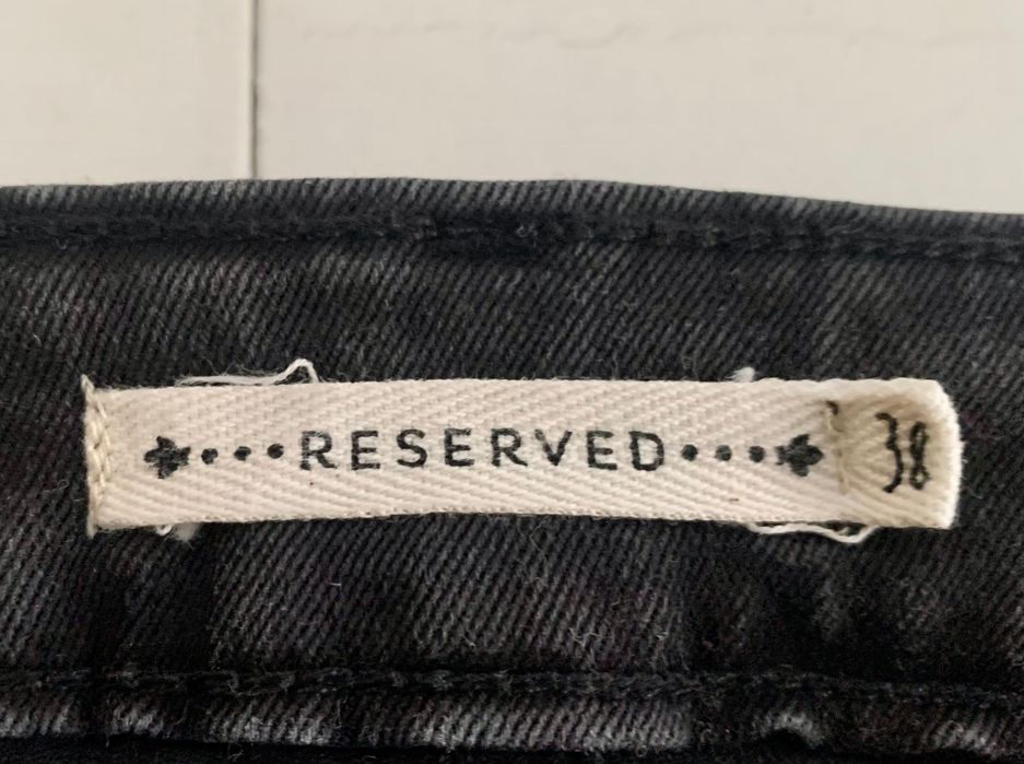 Дънки RESERVED с разширяващ се крачол