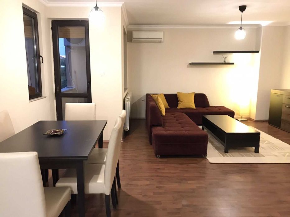 Тристаен апартамент във Въстанически