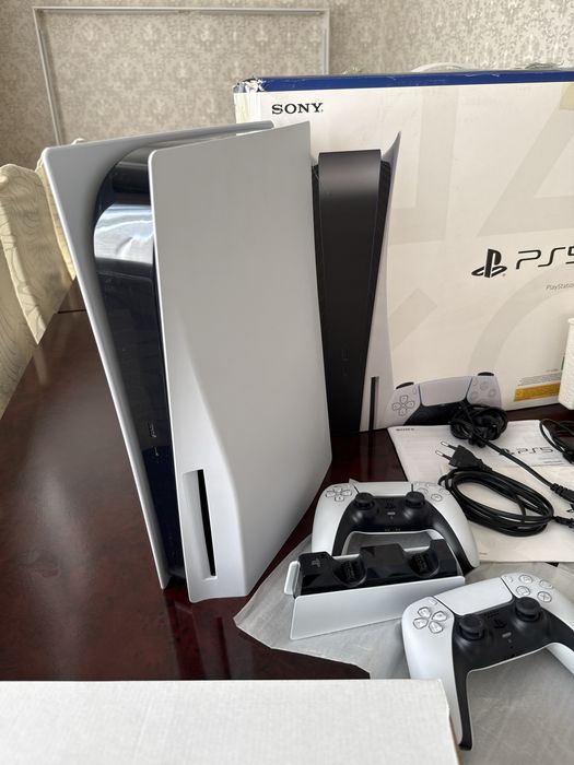 Продам PlayStation 5 с дисководом (825 ГБ)