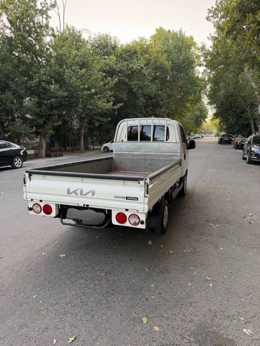 Kia bongo srochno sotiladi