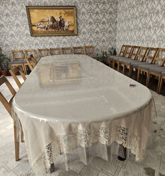 Продам стол для гостиной