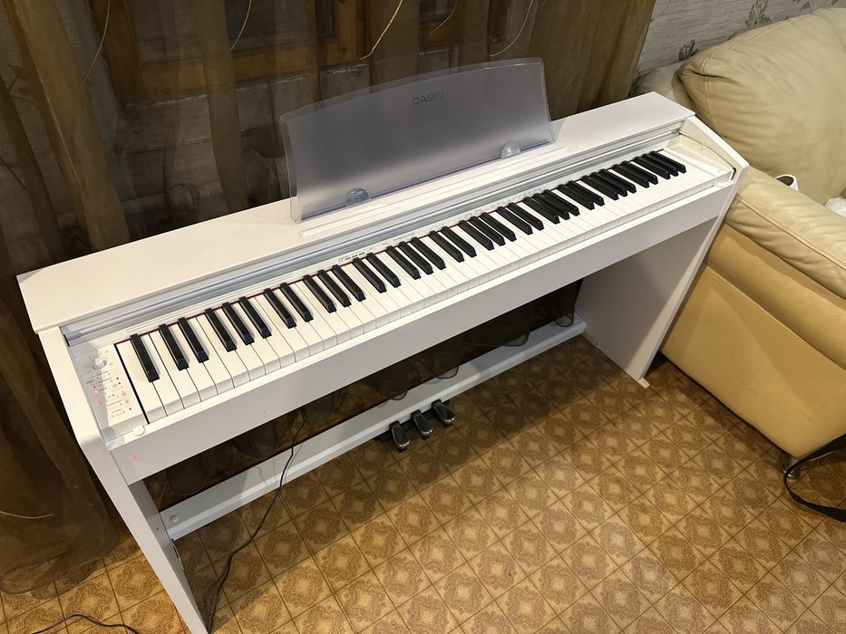 Продам пианино Casio px-770