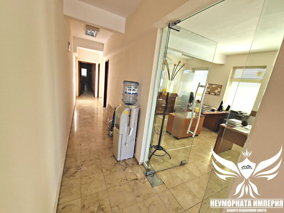 Под наем офис и два апартамента 300РЗП с двор в Асеновград