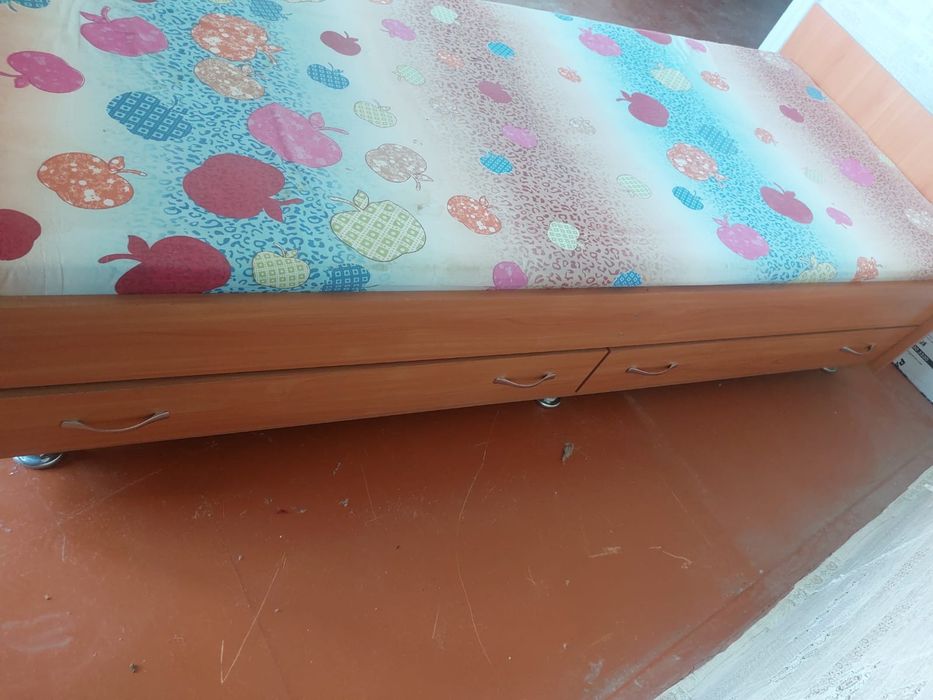 Кровать полуторка.  Матрас паралон.