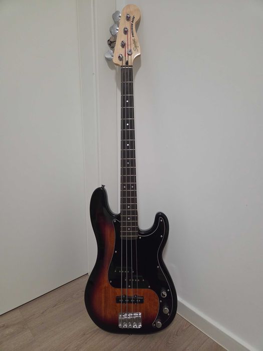 Bass Fender Squier pj
