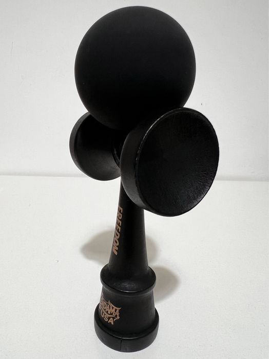 Kendama USA Freedom - Bila Mată/Rubber Grip + Cupe Mari