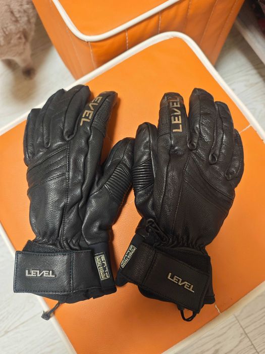 Ски ръкавици, Брутални Яки Level Rexford