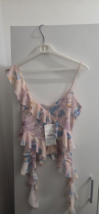 Top Zara cu volane,marimea S,culoare roz, nou,cu eticheta