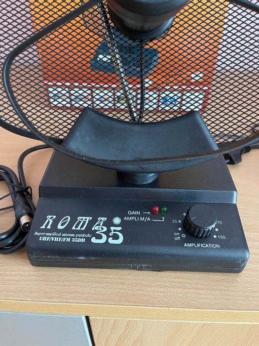 Стайна FM/VHF/UHF антена с усилвател