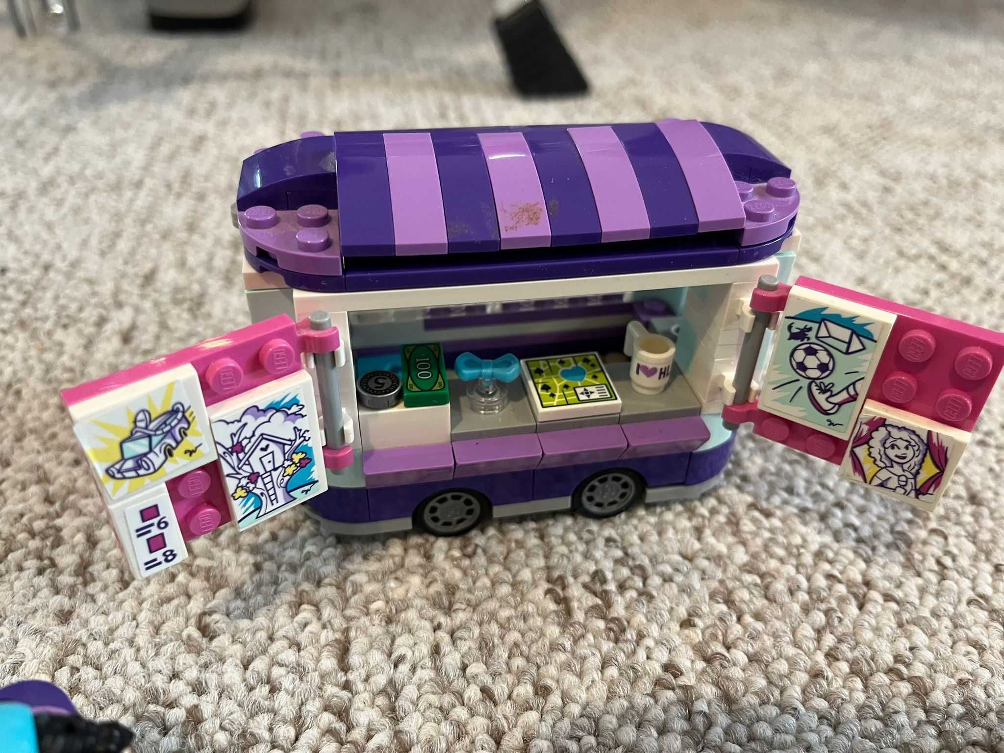 Lego friends emma's art 2024 stand