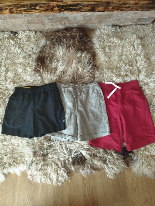 Set de trei perechi de pantaloni pentru băieți/10 ani