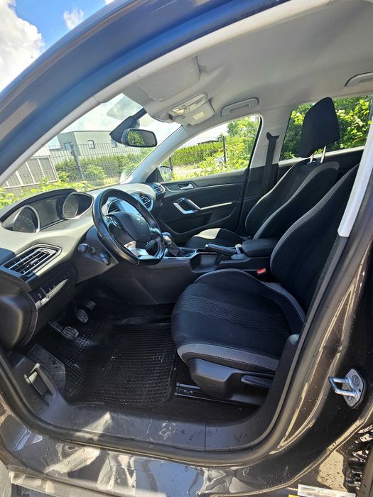 Peugeot 308 Benzină 1.2 an 2016 cutie manuală