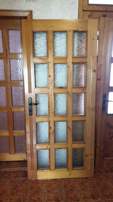 4бр.врати от масивно дърво