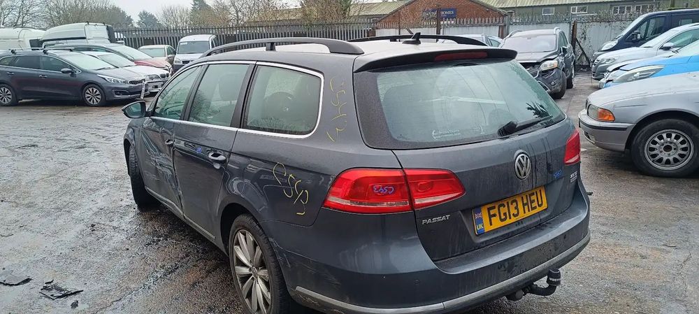 Dezmembrari / Dezmembrez VW Passat B7 (365)  2.0 TDI CFFB cutie viteze manuala cod culoare LK7X