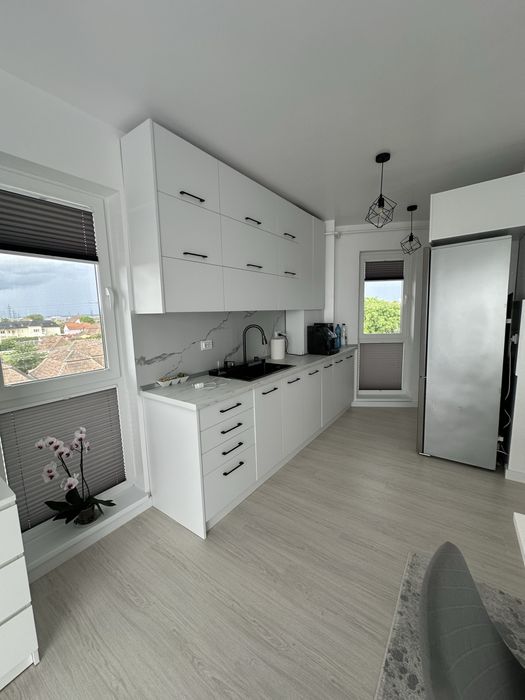 Vând apartament cu 3 camere