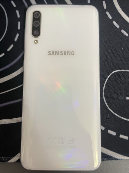 Продаю смартфон Samsung A50 128гб