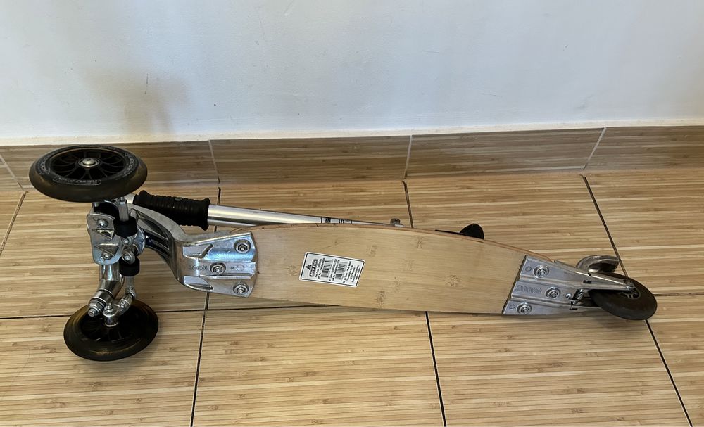 Trotineta Micro Kickboard pentru adulti sau copii