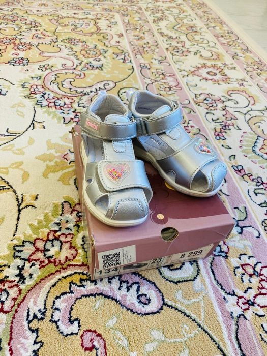 Сандали новые 23р.