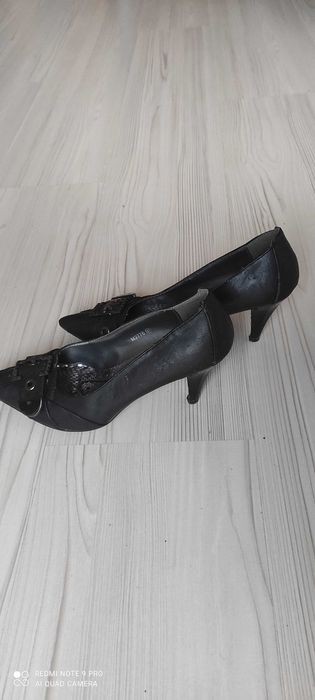 Дамски обувки с висок ток