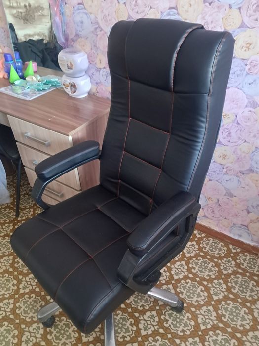 Продам стулья компьютерные в офис