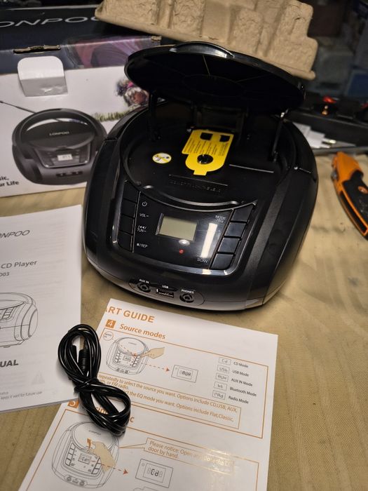 Преносим CD плейър LONPOO с FM радио/USB/Bluetooth/AUX вход и изход за