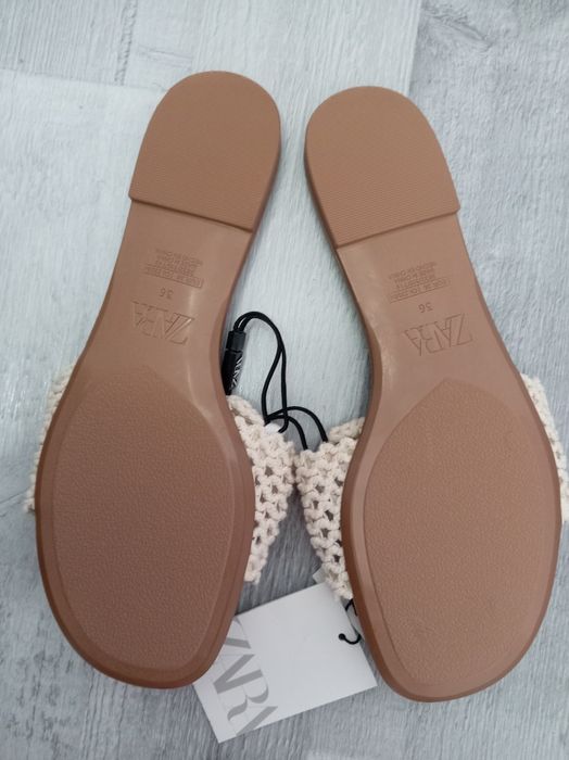 Papuci cu floare, mărime 36,crem,marca Zara