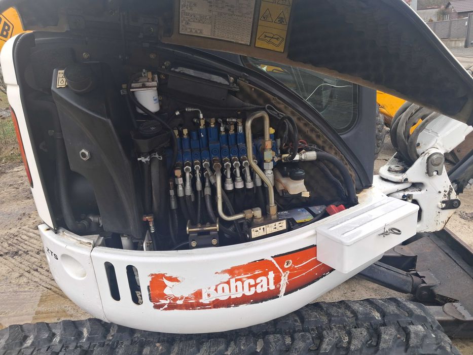 Vând miniexcavato bobcat 425