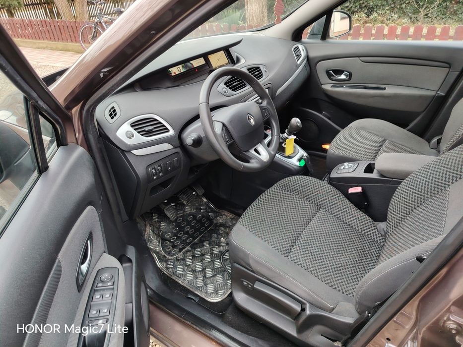 Renault Grand Scenic 1.6 i E5 2011 TOM-TOM. 7 locuri Navi