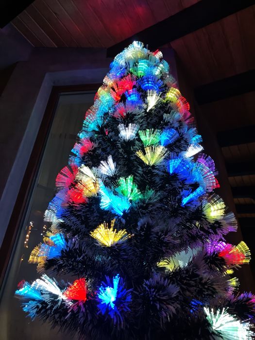 OFERTĂ! Brad 1.8m iluminat cu fibra optică.