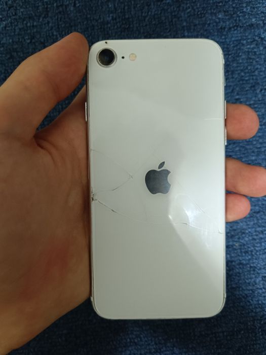 iPhone se 2020 продаю