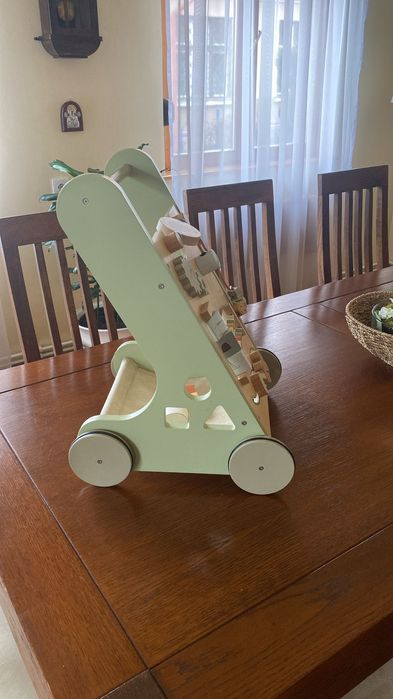 Vând premergător copii din lemn