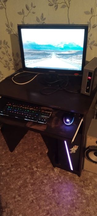 Продам компьютер со столом