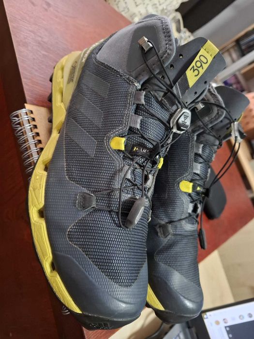 BOCANCI TERREX  cu GORE-TEX  Marime 44, stare foarte buna