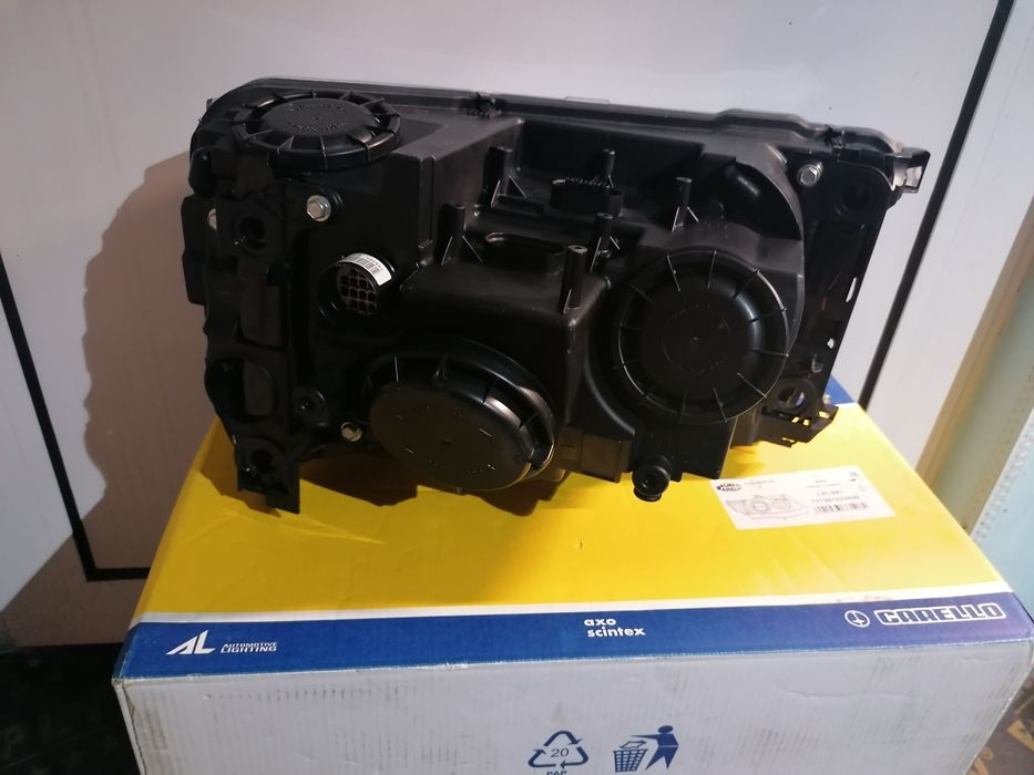 Фар фарове за Land Range Rover Sport SP (HSC) HELLA Bi-Xenon.