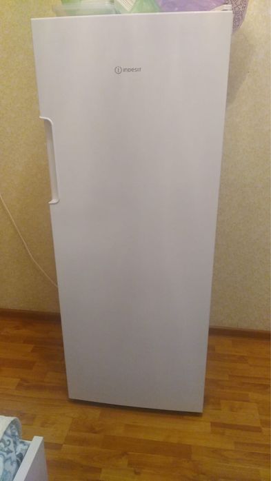 Продаем новый морозильник Indesit