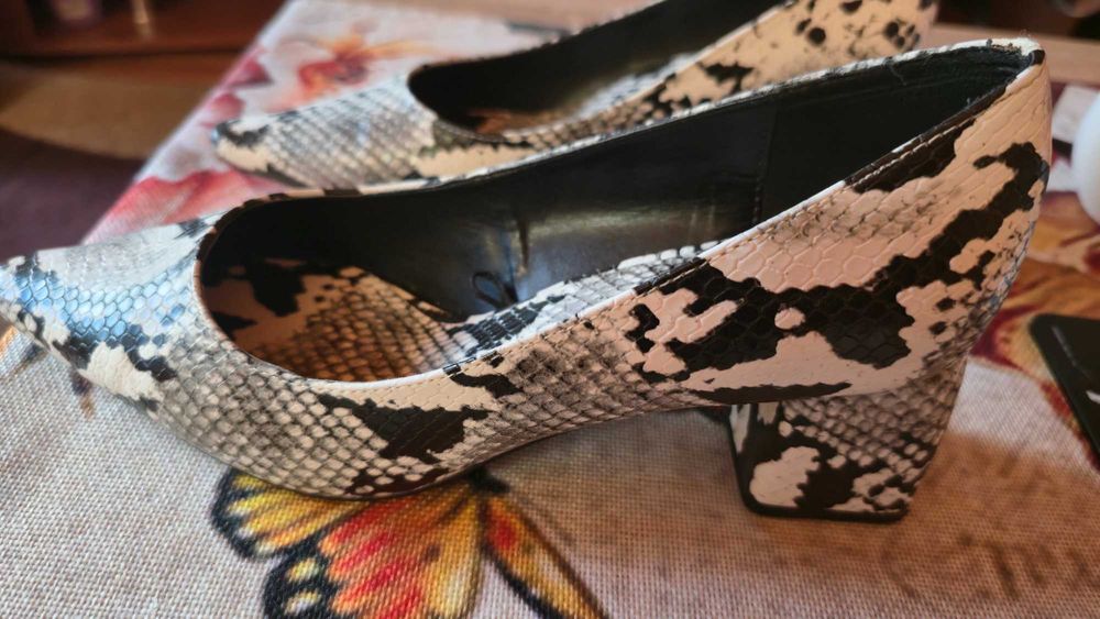 Pantofi ZARA TRAFALUC imprimeu piele de sarpe, marimea 38